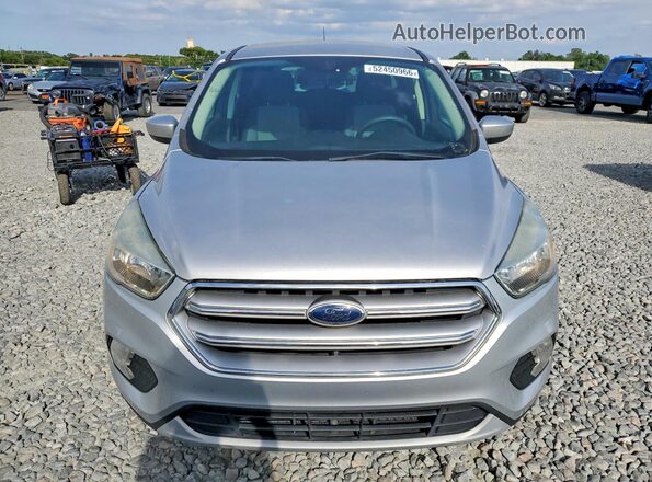 1FMCU9GD7HUB15080 2017 FORD ESCAPE Silver Widok z przodu