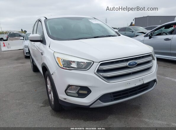 1FMCU9GD7HUC02669 2017 FORD ESCAPE Белый Передняя правая четверть