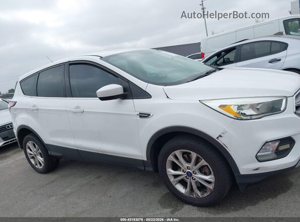 1FMCU9GD7HUC02669 2017 FORD ESCAPE Белый Вид задней части салона