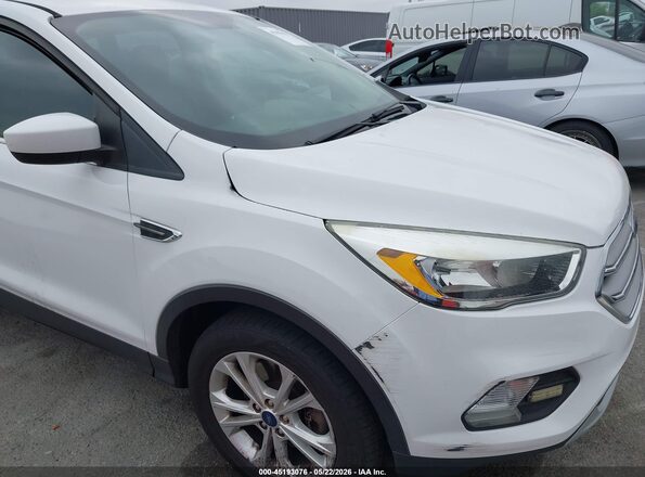 1FMCU9GD7HUC02669 2017 FORD ESCAPE Белый Вид спереди
