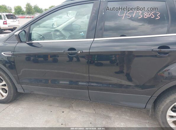 1FMCU9GD8HUD95365 2017 FORD ESCAPE Black Widok z przodu