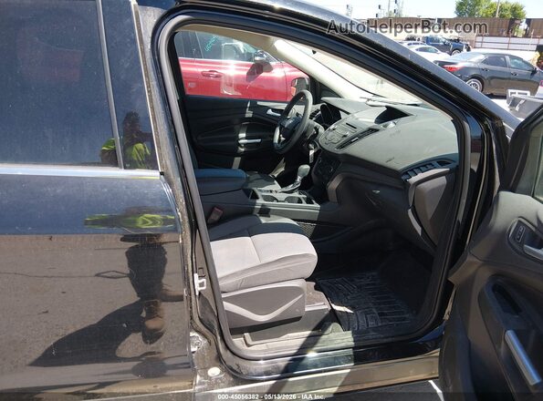 1FMCU9GD8HUE24864 2017 FORD ESCAPE Черный Вид салона спереди