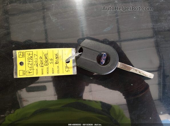 1FMCU9GD8HUE24864 2017 FORD ESCAPE Черный Вид панели приборов