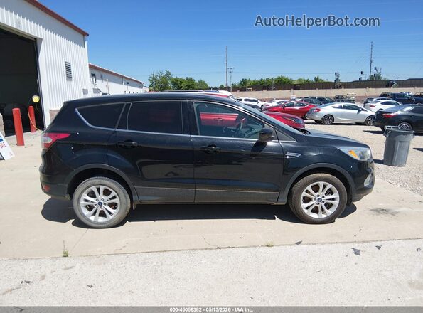 1FMCU9GD8HUE24864 2017 FORD ESCAPE Черный Вид задней части салона