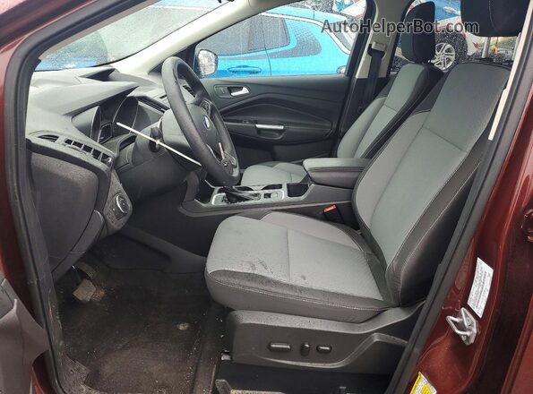 1FMCU9GD8JUA30058 2018 FORD ESCAPE Темно-бордовый Вид салона спереди