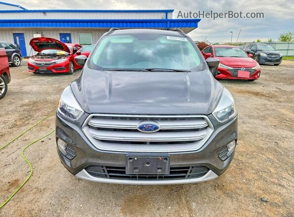 1FMCU9GD8JUA85562 2018 FORD ESCAPE Gray Widok z przodu