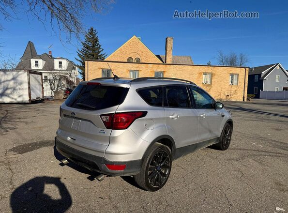1FMCU9GD8KUB73559 2019 FORD ESCAPE Серебряный Передняя правая четверть