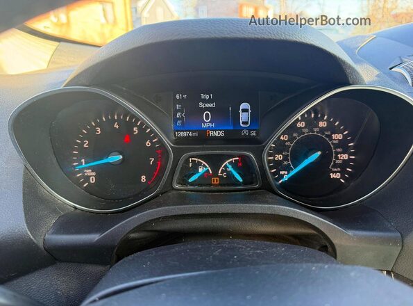 1FMCU9GD8KUB73559 2019 FORD ESCAPE Серебряный Вид панели приборов