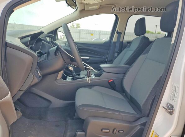 1FMCU9GD9JUC06499 2018 FORD ESCAPE Белый Вид салона спереди