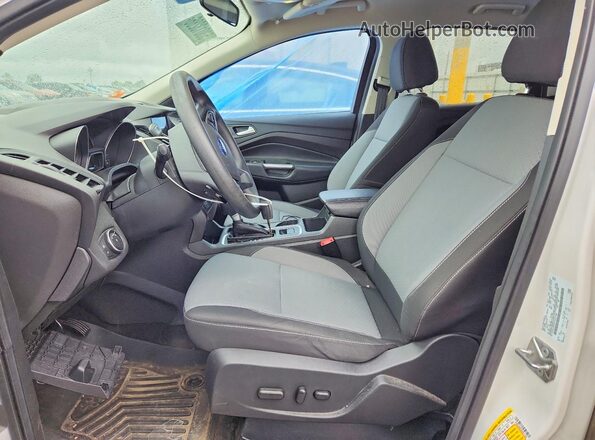 1FMCU9GDXHUE31346 2017 FORD ESCAPE White Widok wnętrza z przodu