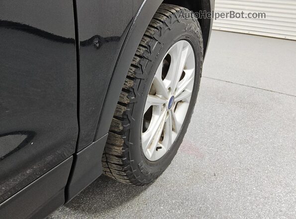 1FMCU9HD1JUB28394 2018 FORD ESCAPE Черный 