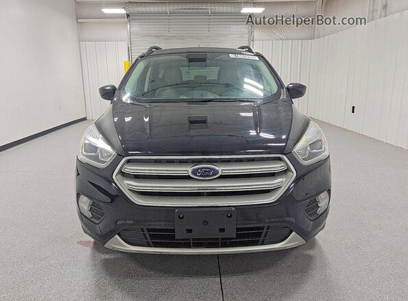 1FMCU9HD1JUB28394 2018 FORD ESCAPE Черный Вид спереди
