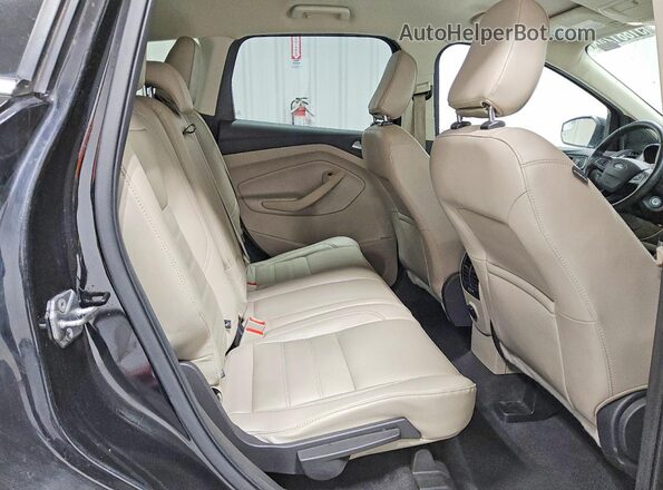1FMCU9HD1JUB28394 2018 FORD ESCAPE Черный Вид задней части салона