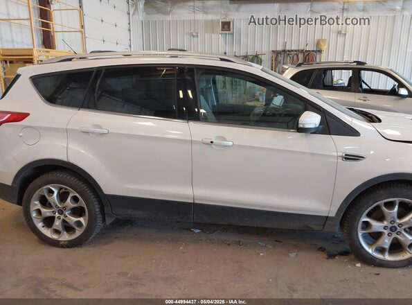 1FMCU9J92GUB35529 2016 FORD ESCAPE Белый Вид задней части салона