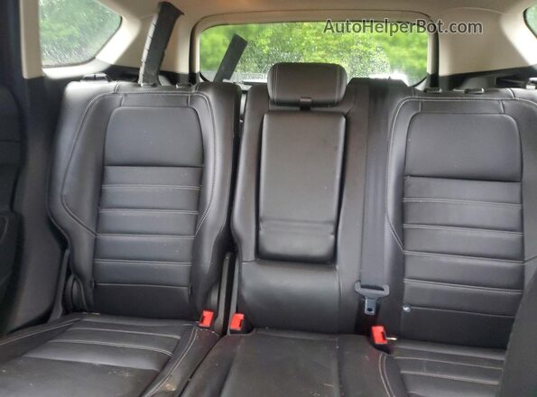 1FMCU9J93HUB84692 2017 FORD ESCAPE Red Widok tylnych siedzeń