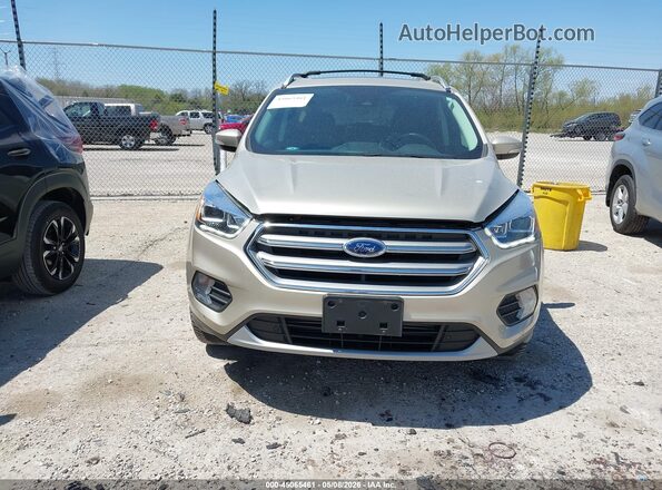 1FMCU9J94HUD89325 2017 FORD ESCAPE Золотой Вид щитка приборов