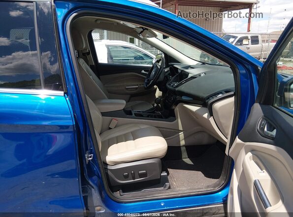 1FMCU9J96HUB62248 2017 FORD ESCAPE Синий Вид салона спереди