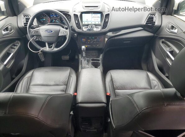 1FMCU9J97HUB48374 2017 FORD ESCAPE Белый Вид панели приборов
