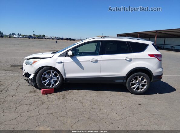 1FMCU9J9XGUB02276 2016 FORD ESCAPE Белый Вид задней части салона