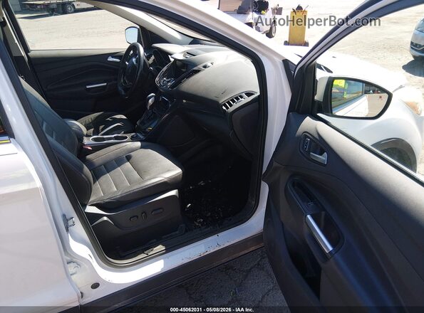 1FMCU9J9XGUB02276 2016 FORD ESCAPE Белый Вид салона спереди