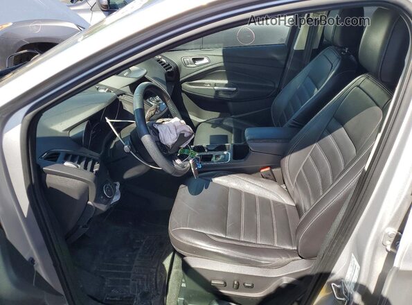 1FMCU9J9XHUD96313 2017 FORD ESCAPE Серебряный Вид салона спереди