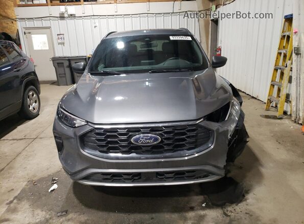 1FMCU9MN5PUA33697 2023 FORD ESCAPE Серый Вид спереди