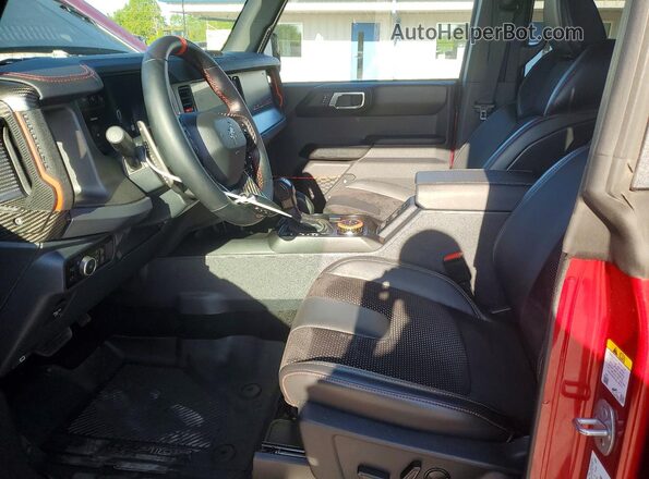1FMEE0RR9SLB11183 2025 FORD BRONCO Бордовый Вид салона спереди