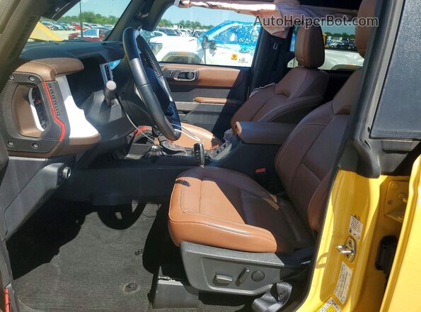 1FMEE4GP2PLA71478 2023 FORD BRONCO Yellow Vista interior delantera