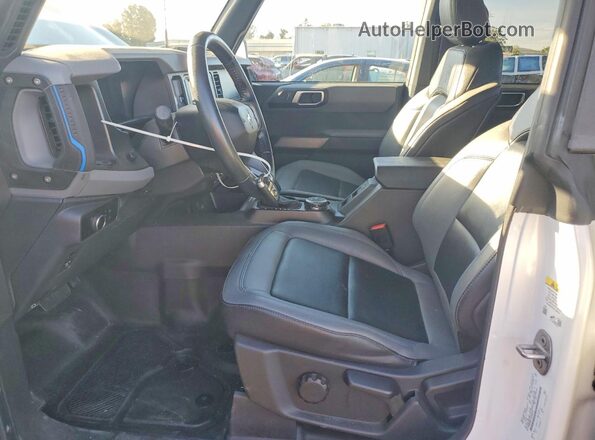 1FMEE5BP1PLB64201 2023 FORD BRONCO White Вид салону спереду