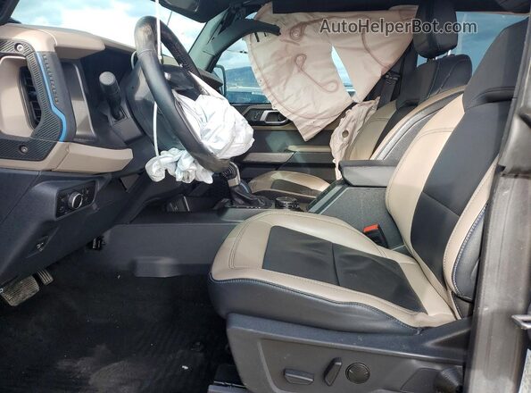 1FMEE5DP3PLB45386 2023 FORD BRONCO Угольный Вид салона спереди