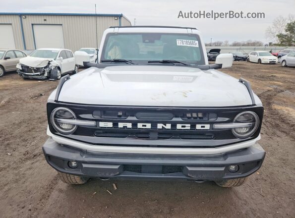 1FMEE5DP5PLB56003 2023 FORD BRONCO Белый Вид спереди