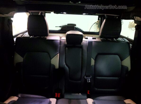 1FMEE7BH4SLB15989 2025 FORD BRONCO Cream Vista de los asientos traseros