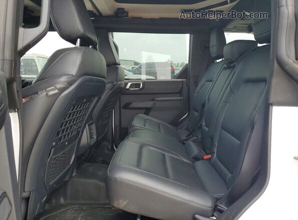 1FMEE9BP0SLB27558 2025 FORD BRONCO White Widok wnętrza z tyłu