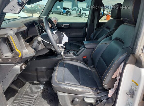 1FMEE9BP1RLA07634 2024 FORD BRONCO White Vista interior delantera