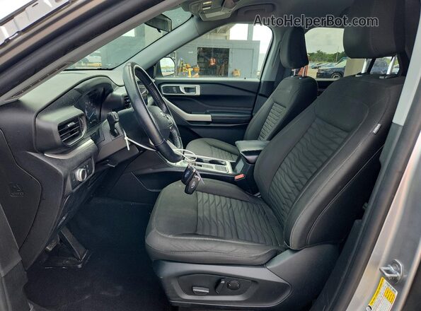 1FMSK7DH1MGC22986 2021 FORD EXPLORER Серебряный Вид салона спереди