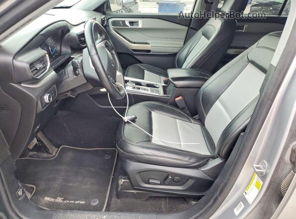 1FMSK7DH7NGA67572 2022 FORD EXPLORER Серебряный Вид салона спереди