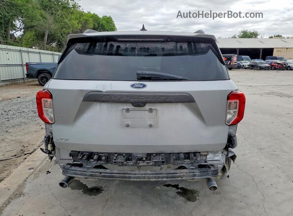 1FMSK7DH7NGA67572 2022 FORD EXPLORER Серебряный Вид сзади