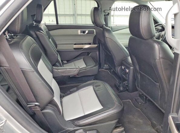 1FMSK7DH7NGA67572 2022 FORD EXPLORER Серебряный Вид задней части салона
