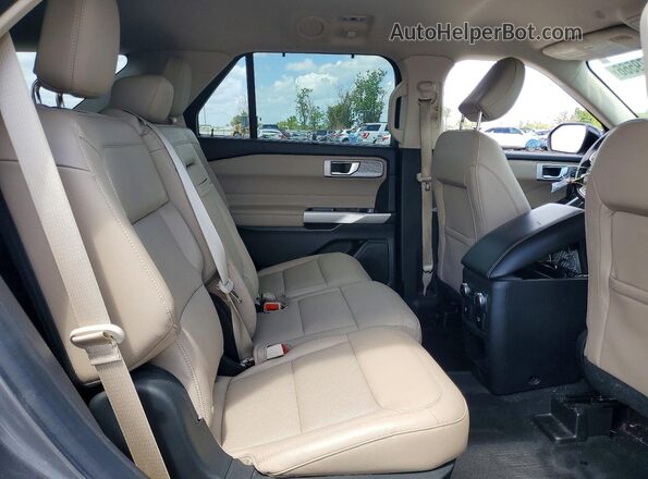 1FMSK7FH1MGC16098 2021 FORD EXPLORER Серебряный Вид задней части салона