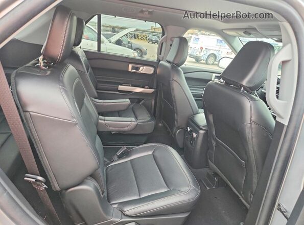 1FMSK7FH7RGA70376 2024 FORD EXPLORER Silver Rear interior view