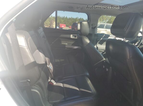 1FMSK7FH9MGA44922 2021 FORD EXPLORER White Widok tylnych siedzeń