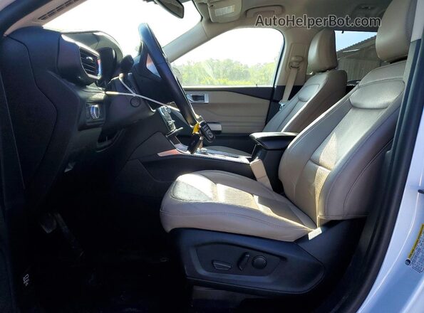 1FMSK7FH9NGA63715 2022 FORD EXPLORER White Front interior view