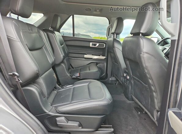1FMSK8DH3NGA20125 2022 FORD EXPLORER Silver Вид задньої частини салону