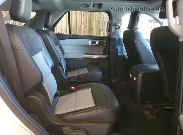 1FMSK8DH6RGA14924 2024 FORD EXPLORER Белый Вид задней части салона