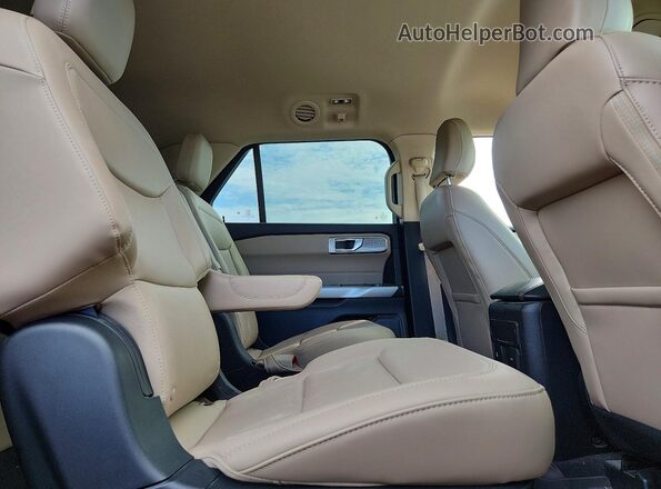 1FMSK8DH6RGA53643 2024 FORD EXPLORER Черный Вид задней части салона
