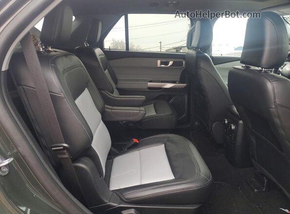 1FMSK8DH7RGA42506 2024 FORD EXPLORER Green Widok wnętrza z tyłu
