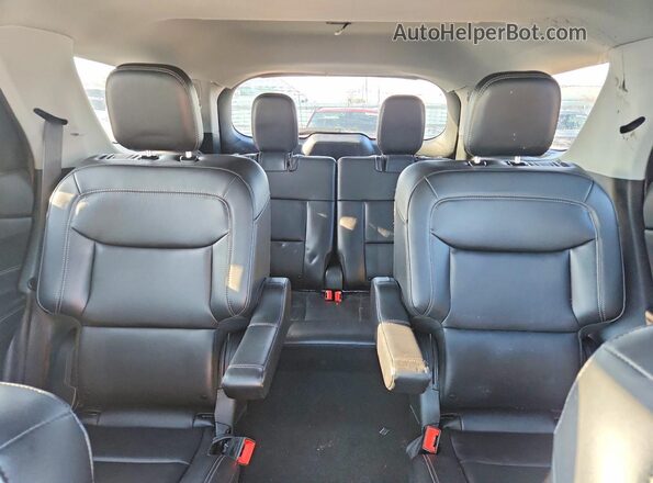 1FMSK8DH7RGA77319 2024 FORD FORD EXPLORER Black Widok tylnych siedzeń
