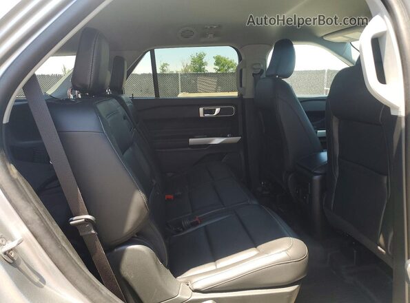 1FMSK8DH8RGA43521 2024 FORD EXPLORER Silver Widok wnętrza z tyłu