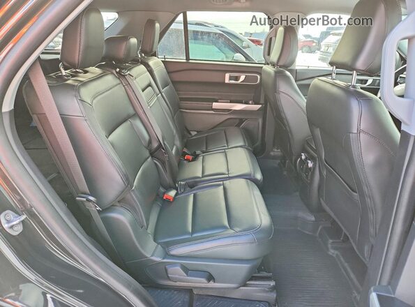 1FMSK8DH9NGC04100 2022 FORD EXPLORER Green Rear interior view