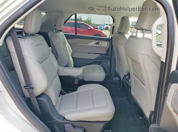 1FMUK7DH5SGC67046 2025 FORD FORD EXPLORER Белый Вид задней части салона